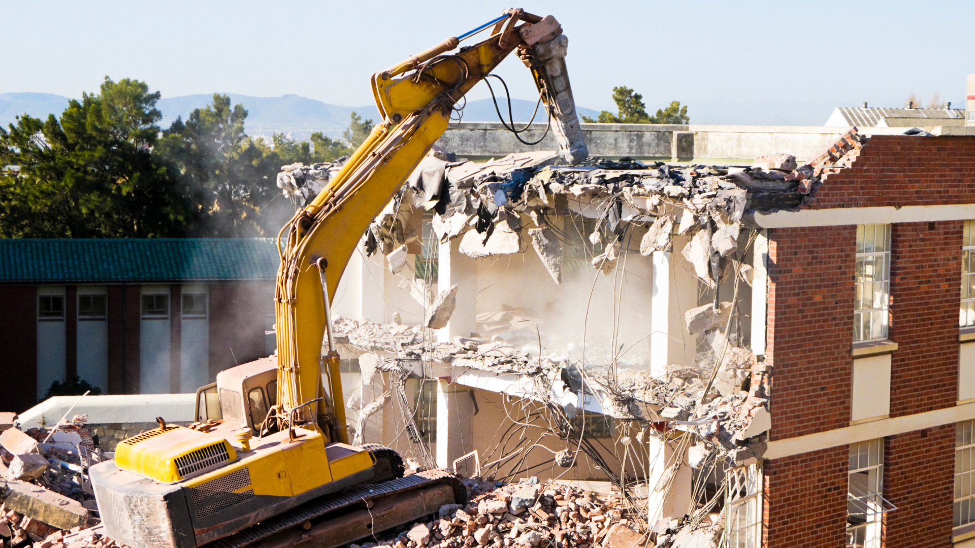 Gebäuderückbau mit Betonbohren, Sägen und Stemmen – Präzise, effizient und zuverlässig